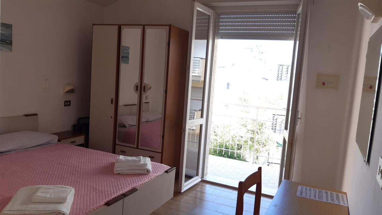 Hotel Elisabetta 2 Stelle Cattolica Eksteriør bilde