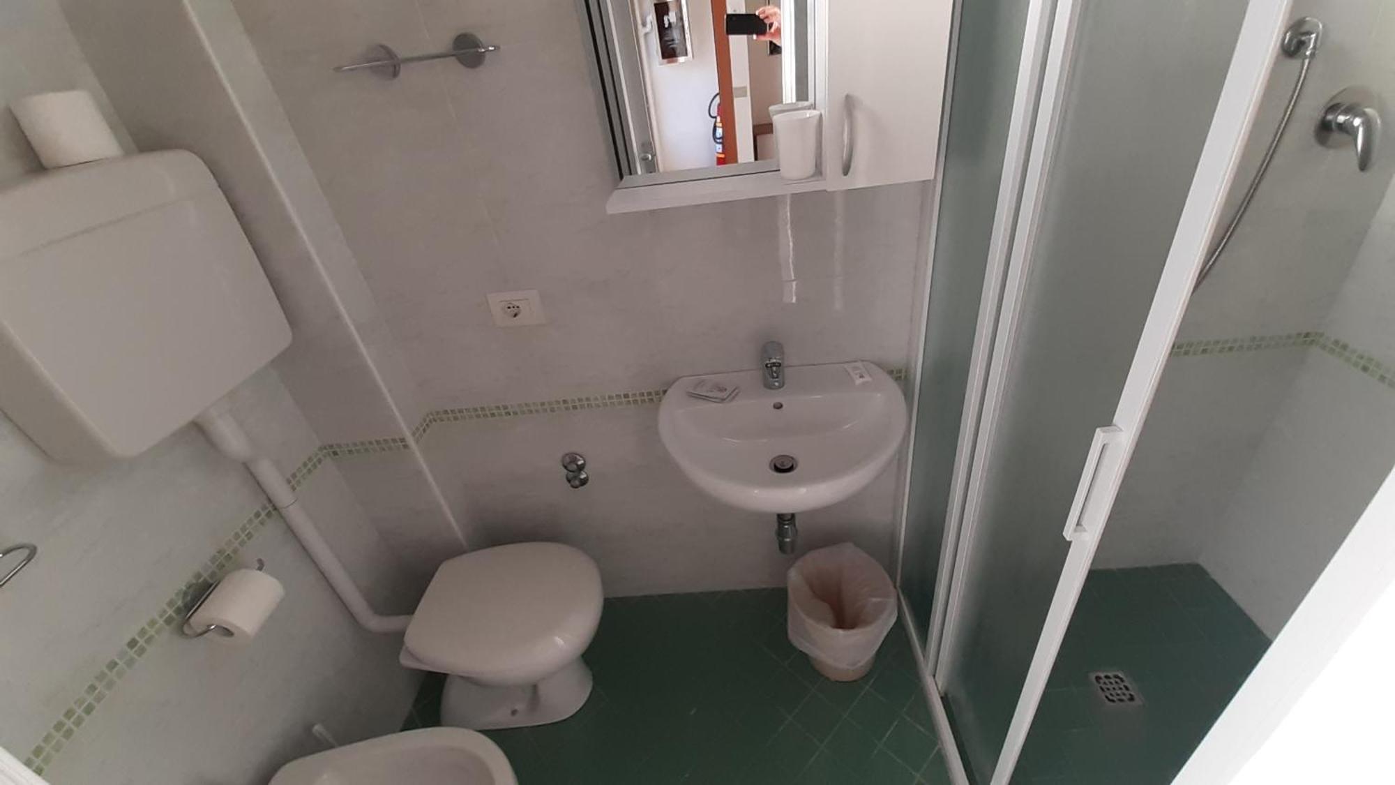 Hotel Elisabetta 2 Stelle Cattolica Eksteriør bilde