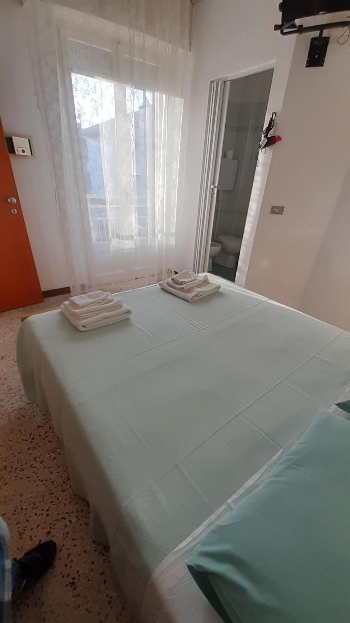 Hotel Elisabetta 2 Stelle Cattolica Eksteriør bilde